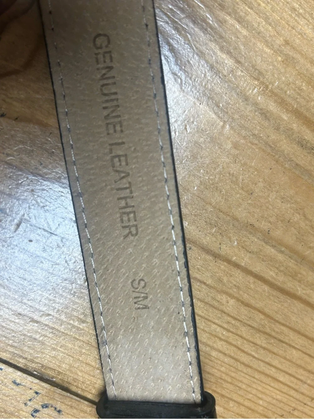Rolfs Embossed patent leather belt. Size small adjustable versatile styling